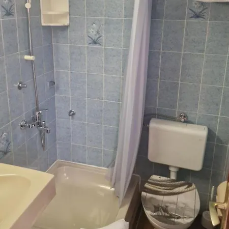 By Robi Novigrad 招待所 诺维格勒达尔马提亚